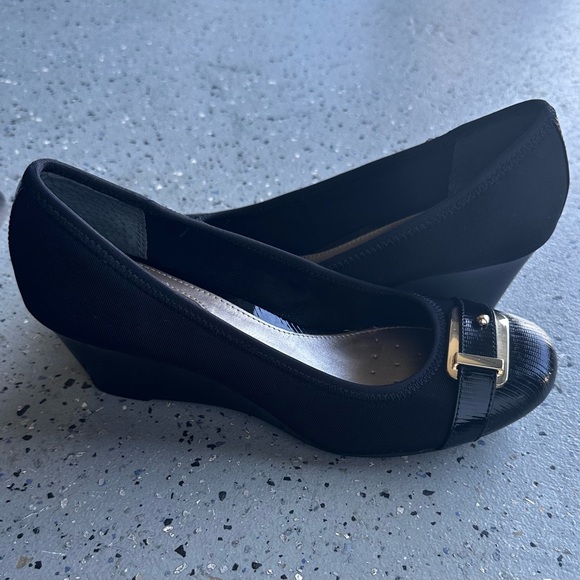 Alfani Step 'N Flex Tomina Wedge Shoes | Size 8 | Classic Black Heels - Picture 3 of 6
